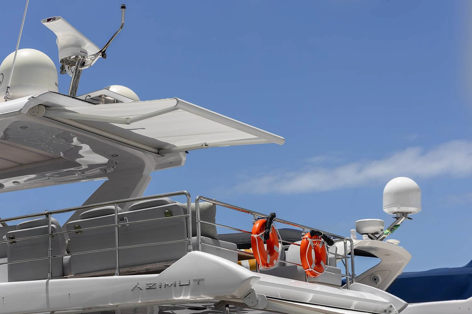 barco azimut com toldo