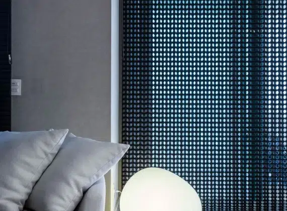 3-CortinasParametre_SheniaNogueira_Wallcovering_AleRodrigues-scaled.webp
