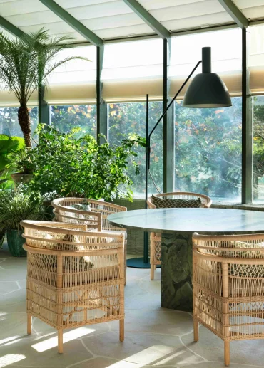 cortina romana com paisagismo